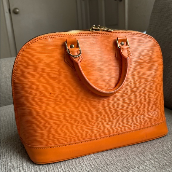 Louis Vuitton Alma - Picture 3 of 16